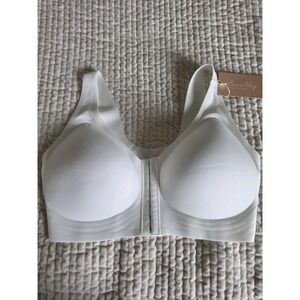 LUNA HUG EMBRACE YOUR CURVES FRONT CLOSURE WHITE LARGE BRA NWT